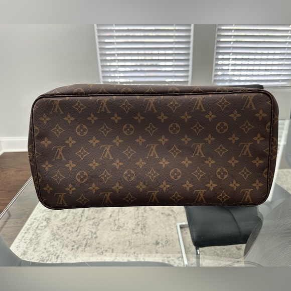 Louis Vuitton Neverfull GM Tote - Picture 6 of 11
